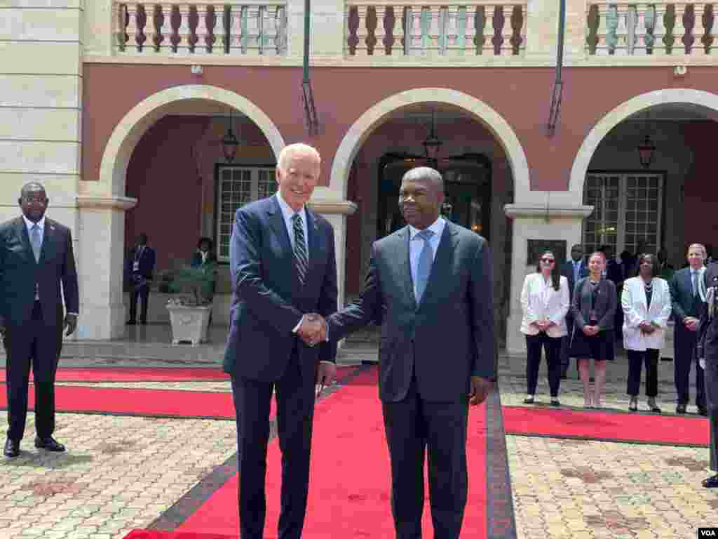 Shugaban kasar Amurka Joe Biden ya gana da takwaransa na Angola Joao Lourenco a fadarsa dake birnin Luanda.