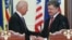 Вице-президент США Джон Байден и президент Украины Петр Порошенко