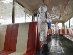 Дезинфекция троллейбуса в Пхеньяне, 22 февраля 2020 года