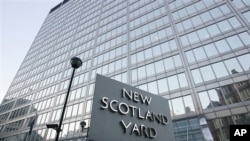 A view of New Scotland Yard, the headquarters building of the Metropolitan Police, with its sign in London, 20 Dec 2010.