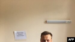 A handout image made available on the official website of Russia's opposition leader Alexei Navalny (Navalny.com) on July 29, 2019, shows Russia's jailed opposition leader Alexei Navalny sitting on a hospital bed in Moscow. 