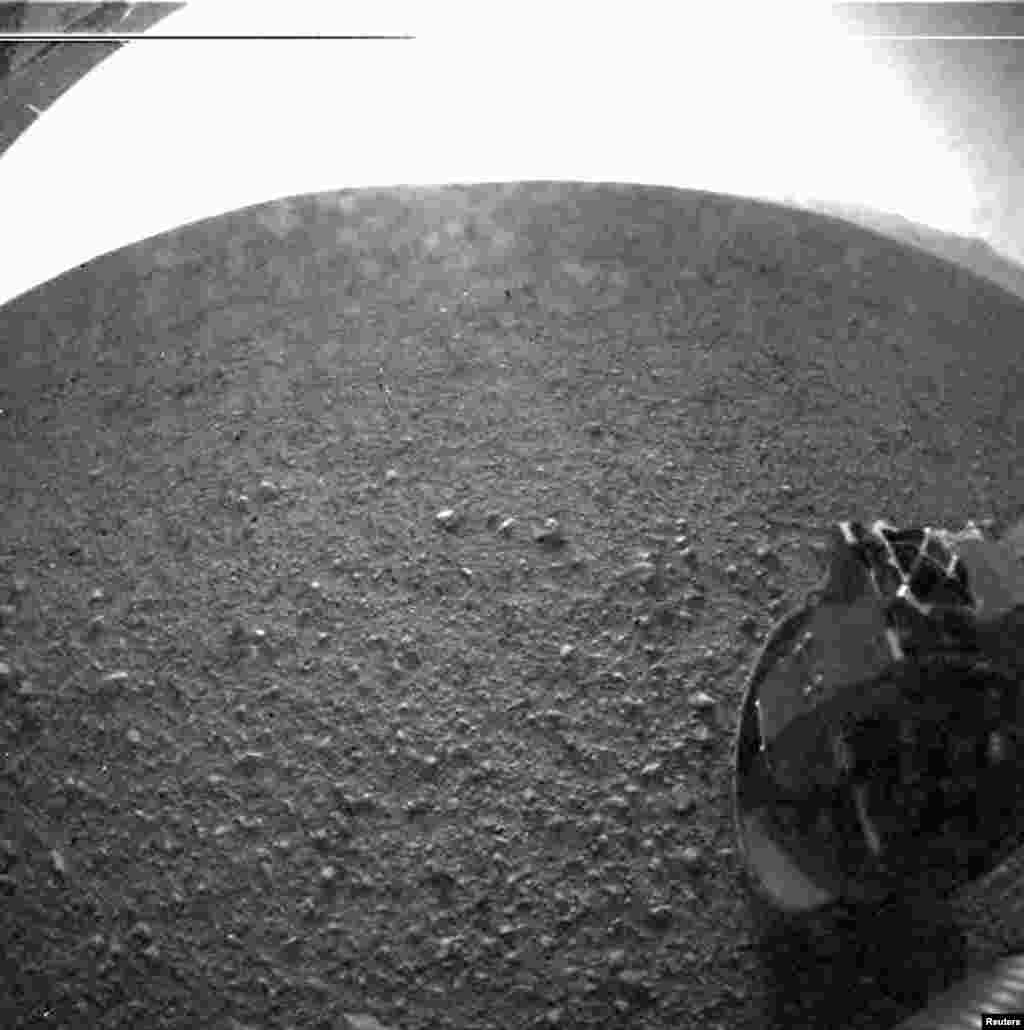 About two hours after landing on Mars and beaming back its first image, NASA&#39;s Curiosity rover transmitted a higher-resolution image of its new Martian home, Gale Crater.