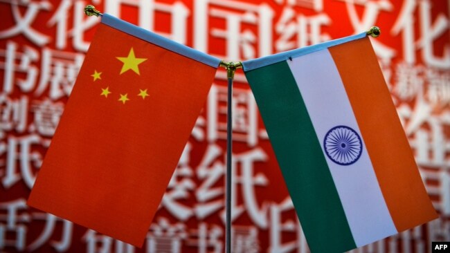 （资料照）印度和中国国旗