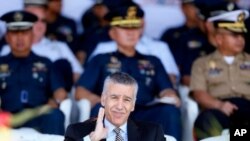 El embajador de EE.UU. en Colombia, Philip Goldberg, asiste a una ceremonia de la Fuerza Aérea de Filipinas, cuando se desempeñaba como embajador en ese país, el 24 de octubre de 2016.