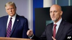 Dr. Stephen Hahn, drejtues i FDA dhe Presidenti Trump; 23 gusht 2020