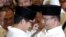 Anies Baswedan dan Sandiago Uno berbincang setelah perhitungan suara pemilihan Gubernur DKI Jakarta. (REUTERS/Beawiharta)