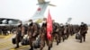 中国军队医护人员乘坐军机抵达武汉天河国际机场。（2020年2月2日）