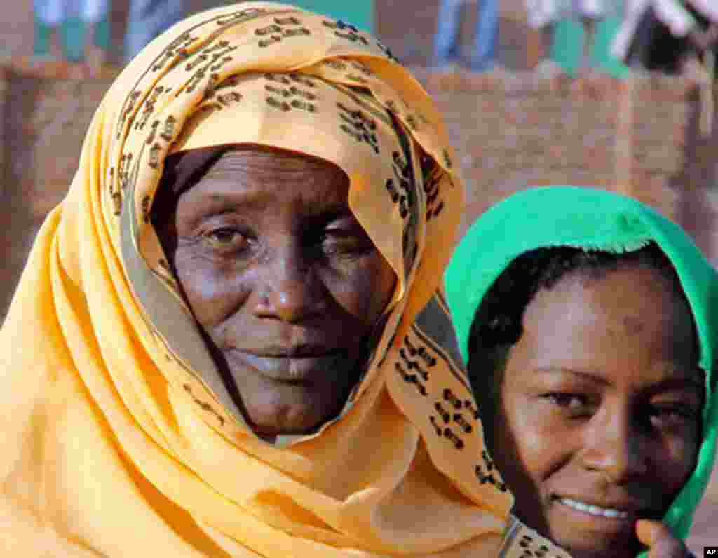 South Darfur women in the new village of Murai Janga.