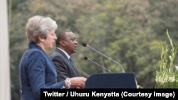 La Première ministre britannique, Theresa May, à gauche, et le président kényan Uhuru Kenyatta lors d’une conférence de presse conjointe à Nairobi, Kenya, 30 août 2018. (Twitter/Uhuru Kenyatta)