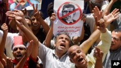 مخالفان مجمد مرسی طی تجمعی اعتراض آمیز در میدان تحریر قاهره، ۲۸ ژوئن ۲۰۱۳