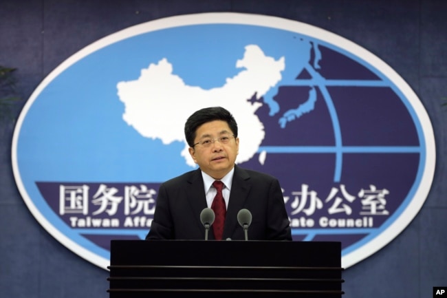 中国台湾事务办公室新闻发言人马晓光2016年5月25日在北京的新闻发布会上发表讲话。