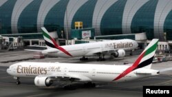 Pesawat Emirates Airline Boeing 777-300ER terlihat di Bandara Internasional Dubai di Dubai, Uni Emirat Arab, 15 Februari 2019. (Foto: REUTERS/Christopher Pike)