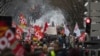 Fransa'da hükümetin getirdiği emeklilik yasa tasarısını da protesto eden çalışanlar, bugün ikinci kez genel grev kararıyla sokağa çıkıyor.