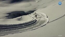 İsviçre Alpleri’ndeki Buz Katedrali Görenleri Büyülüyor