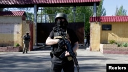 Pro-Russian armed separatists guard a street near an administrative building in Donetsk, eastern Ukraine, May 6, 2014.