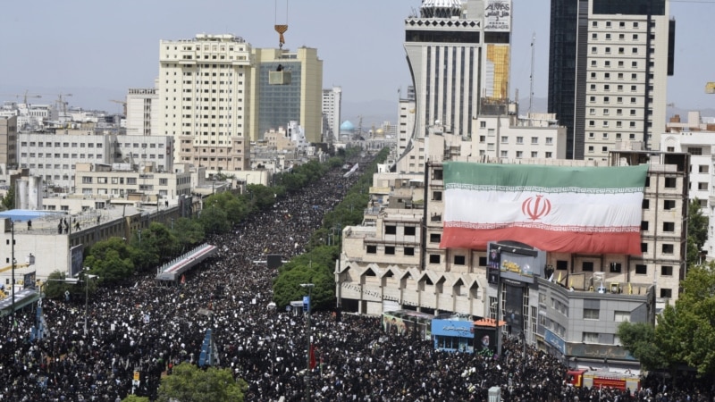 دەیان هەزار کەس بەشداری لە مەڕاسیمی ماڵئاوایی لە سەرۆکی ئێران دەکەن