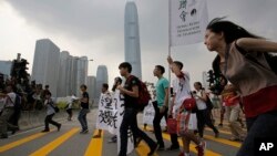24일 홍콩 대학생들이 사흘째 수업을 거부한 채 행정장관 완전 직선제를 요구하는 시위를 벌이고 있다.