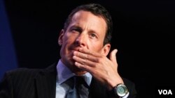 ທ່ານແລນສ໌ ອາມສ໌ຕຣັອງ (Lance
Armstrong) ນັກຂີ່ລົດຖີບທີ່ມີຊື່ສຽງຂອງອາເມຣິກາ