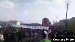 黑龍江雙鴨山數萬礦工及家屬一連數日遊行(博訊、參與者及網民圖片)