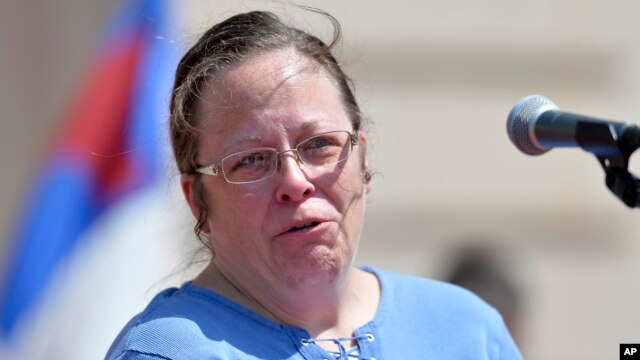 Kim Davis está acusada de desacato y un juez federal consideró que una multa no era suficiente.