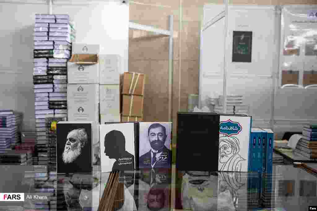 اولین روز نمایشگاه بین‌المللی کتاب تهران عکس: علی خارا