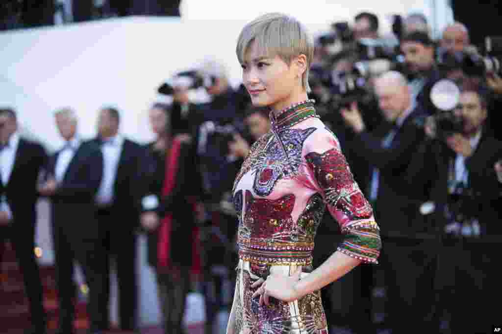 Li Yuchun posa para a foto