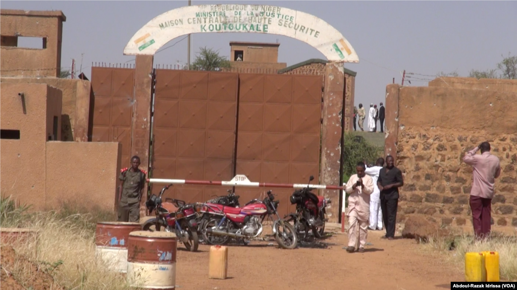 La prison de Koutoukalé est redevenue calme, après une attaque terroriste, au Niger, le 17 octobre 2016. (VOA/Abdoul-Razak Idrissa)