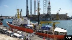 Le navire de sauvetage Aquarius après son amarrage au quai de Bolier à Senglea, à Malte, le 15 août 2018.