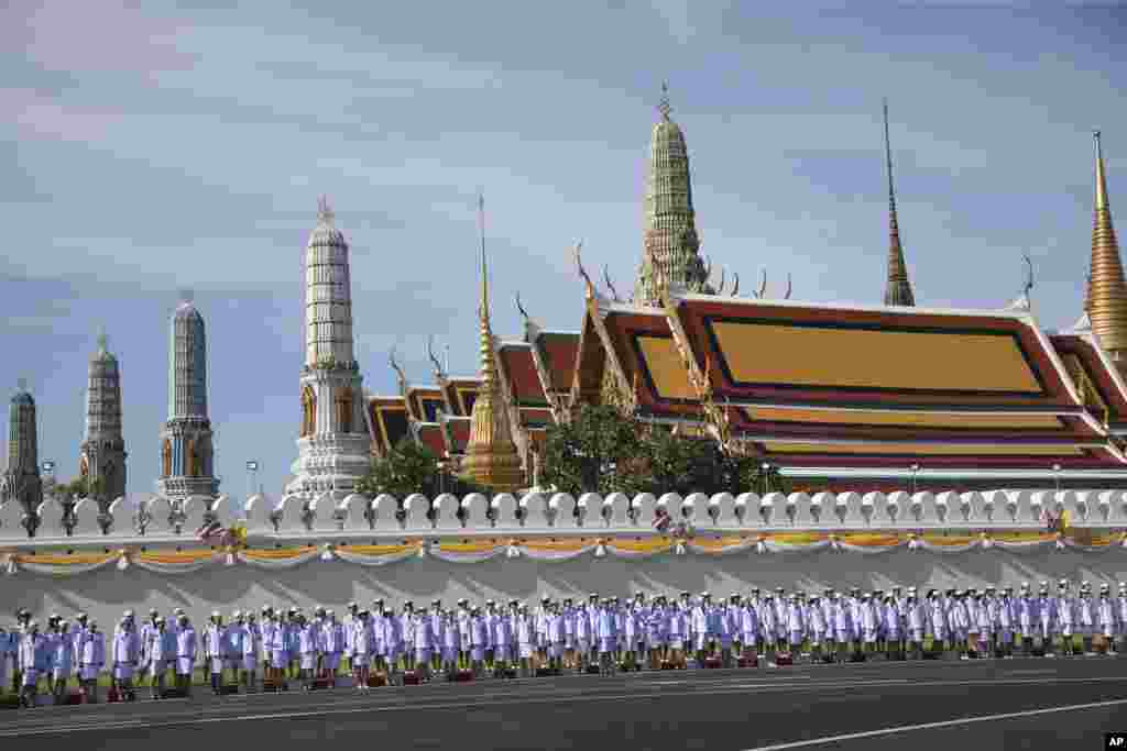 Thai officer stand outside Grand Palace in Bangkok, May 4, 2019.