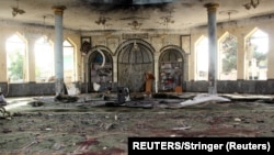 Afganistan, Kunduz, A view shows a mosque after a blast