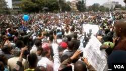 Thousands of Ethiopians protesting in Addis Abeba