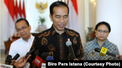 Presiden Joko Widodo menjawab pertanyaan wartawan di Istana Kepresidenan Bogor, Selasa, 12 Juni 2018. (Foto: Biro Pers Istana)