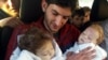 عبدالحمید الیوسف ۲۹ ساله دوقلوهایش، همسرش، دو برادر، برادرزاده ها و دیگرانی از فامیل را در حمله شیمیایی خان شیخون از دست داد