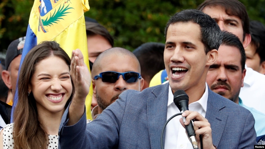 Resultado de imagen para Fiscal de Venezuela pide prohibir la salida del paÃ­s a  Juan GuaidÃ³ y bloquear sus cuentas