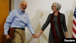 FILE - Alan Gross arrives at a news conference in Washington with his wife Judy hours after his release from Cuba December 17, 2014.