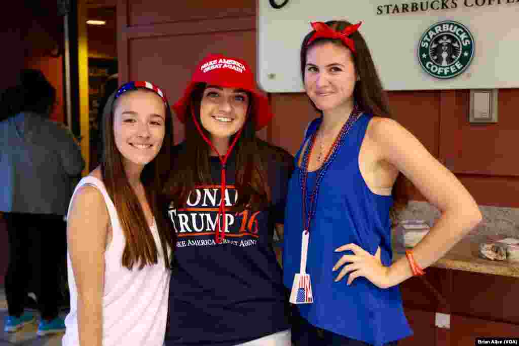Three Donald Trump supporters, students at Hofstra University, pose for a photo in the dining hall ahead of Monday&#39;s presidential debate on campus. (B. Allen/VOA)