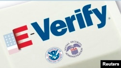 Según datos del USCIS aproximadamente unos 1500 nuevos empleadores se inscriben cada semana al E-Verify.