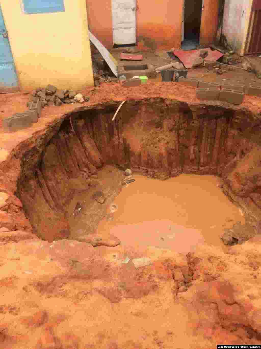 Chuva causa cratera em bairro de Luanda