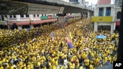 Para pengunjuk rasa membanjiri jalanan di pusat kota Kuala Lumpur, Malaysia, Sabtu, 19 November 2016 (Foto: dok).