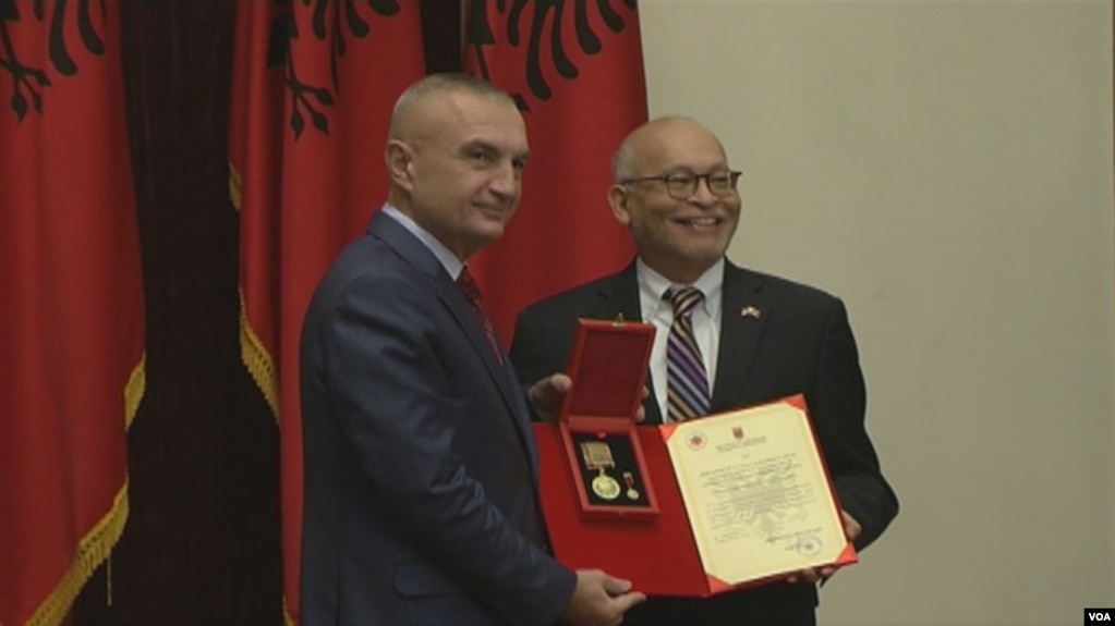 Meta vlerëson ish ambasadorin amerikan Arvizu