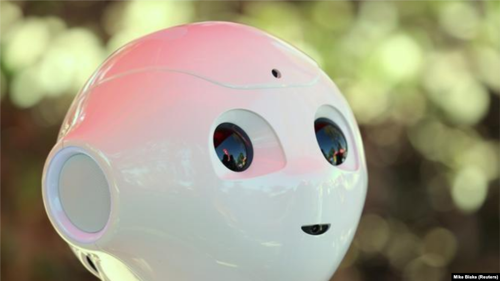 En la imagen de archivo, un proyecto de inteligencia artificial que utiliza un robot humanoide de la empresa francesa Aldebaran en la Universidad Palomar en San Marcos, California (EEUU) el 10 de octubre de 2017. REUTERS/Mike Blake