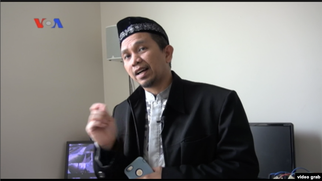 Ustadz Fahmi Zubir, di Imaam Center, Silver Spring, Maryland. (Foto: VOA/Videograb)