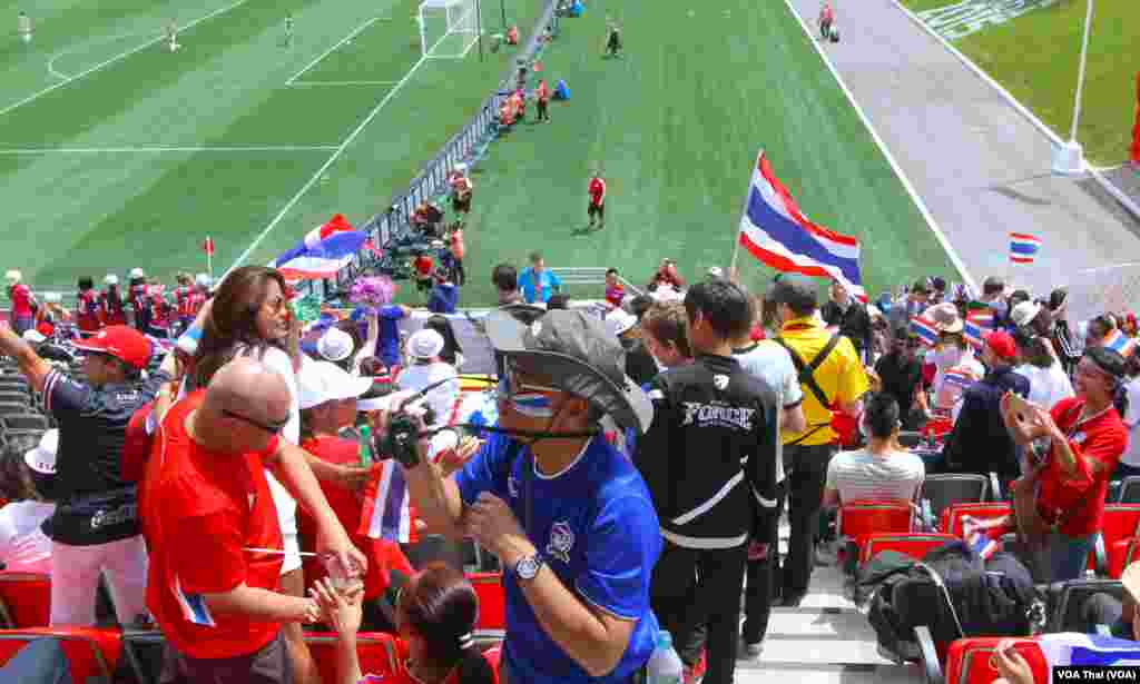 Thai Football fans in Ottawa