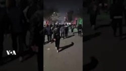 در شامگاه چهارشنبه ۱۷ دی با حضور معترضان و کمرنگ شدن توان نیروی سرکوب، جوانی روایت می‌کند که: «مشهد داره آزاد می‌شه»
