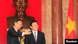 中国国务委员杨洁篪与越南国家主席张晋创合影(资料照片)