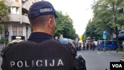 Arhiva - Pripadnici srpske policije na ulicama Beograda