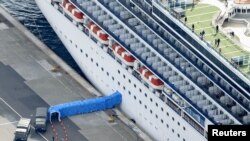 Los pasajeros que pasaron dos semanas en cuarentena en el crucero Diamond Princess, en Japón, comenzaron a desembarcar el 18 de febrero de 2020 y se espera que la operación termine el viernes.