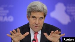 20일 미국 워싱턴에서 열린 이라크 지원 서약 컨퍼런스에서 발언하고 있는 존 케리 미 국무장관. 이날 행사는 미국과 캐나다, 독일, 일본, 쿠웨이트, 네덜란드가 공동주최했다.