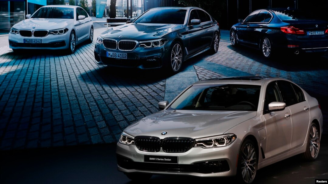 BMW 530e dipamerkan dalam acara International Auto Show di Detroit, Michigan (foto: ilustrasi). 