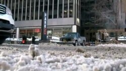 La nieve y el hielo castigan gran parte de EEUU y complican también el tráfico aéreo.
